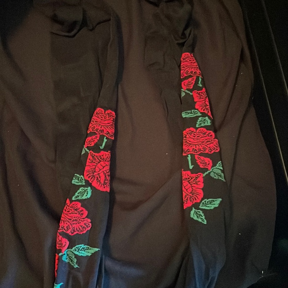 Hot Topic detailed rose stockings